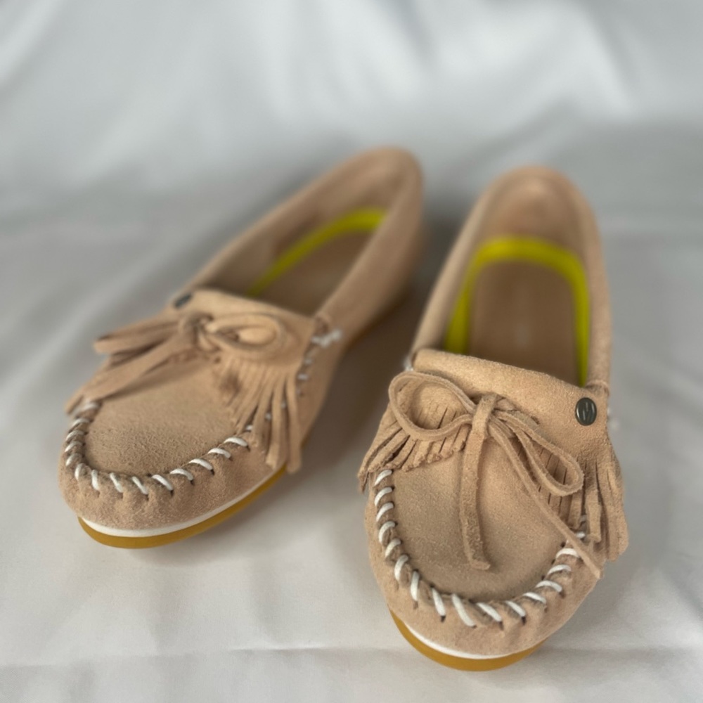 Minnetonka Kilty Plus Style Moccasin in Pink Size 7